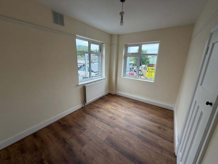 Flat Brunswick Way in Greater London
