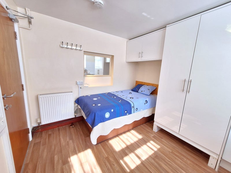 Room Balls Pond Road in Greater London