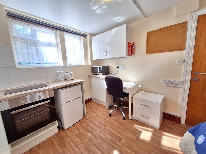 Room Balls Pond Road in Greater London