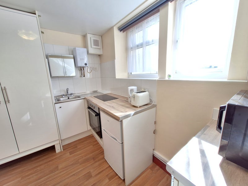 Room Balls Pond Road in Greater London