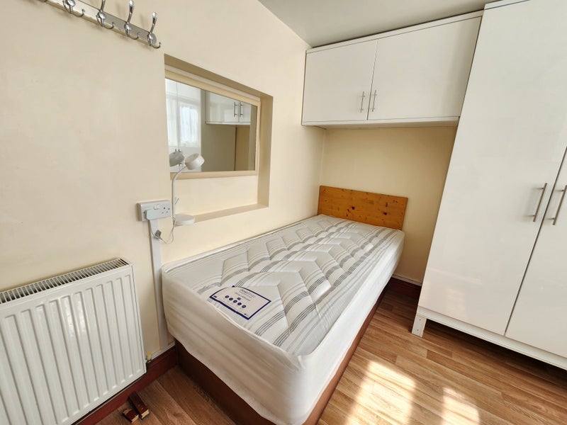 Room Balls Pond Road in Greater London