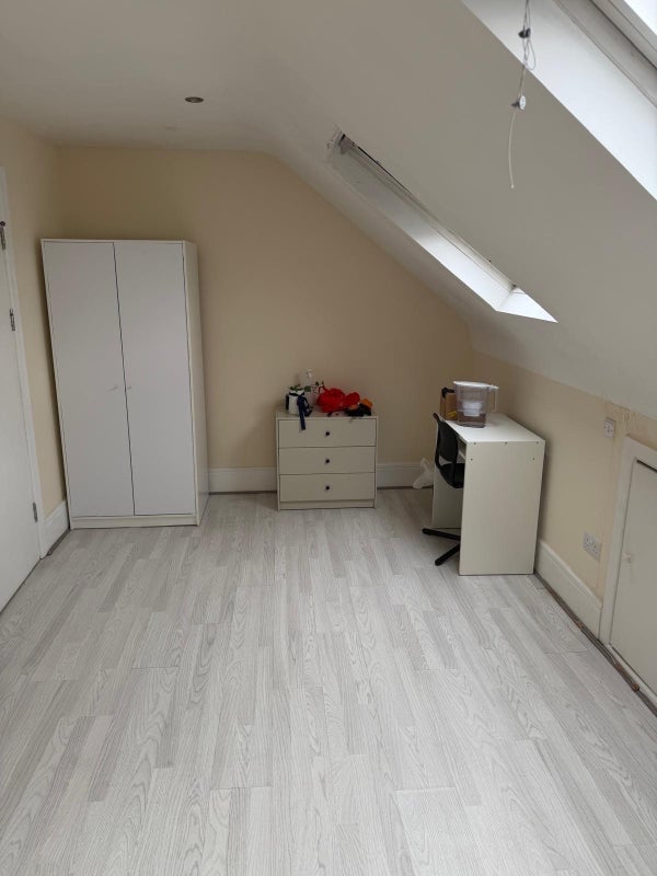 Room Tooting High Street in Greater London