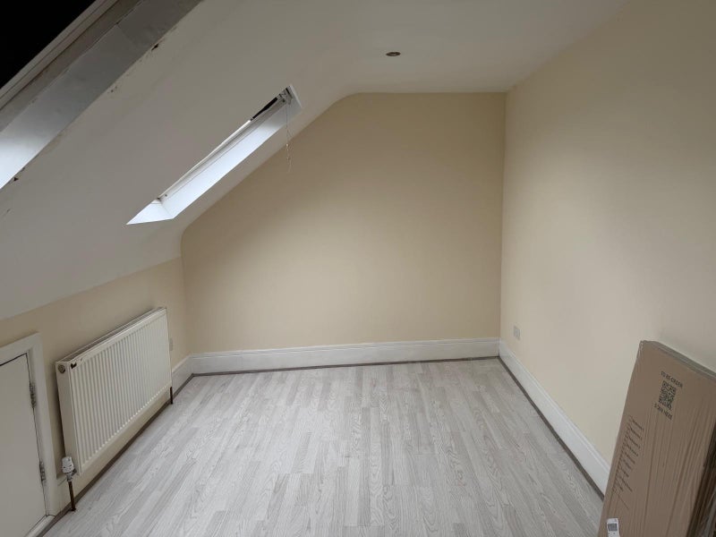 Room Tooting High Street in Greater London