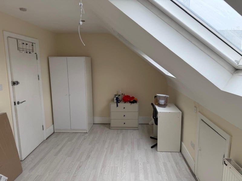 Room Tooting High Street in Greater London
