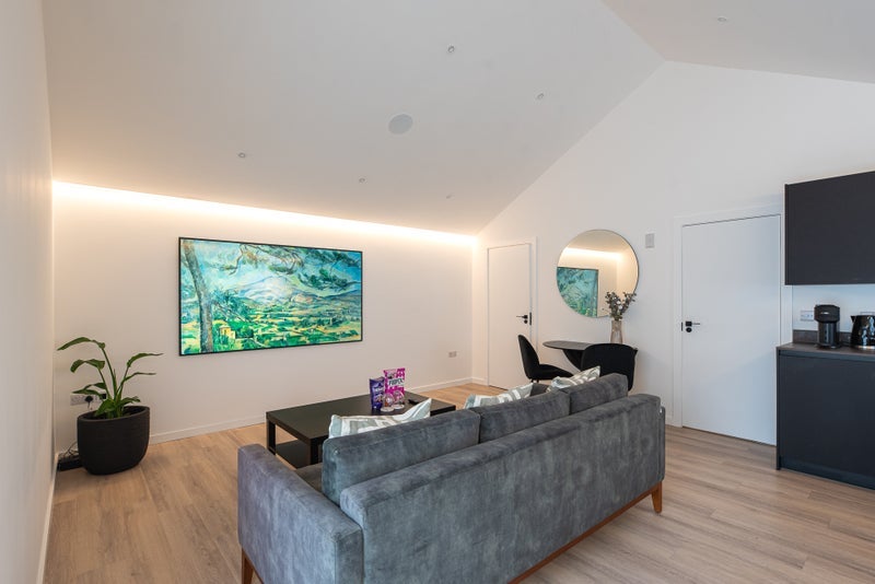 Room Beulah Walk in Woldingham