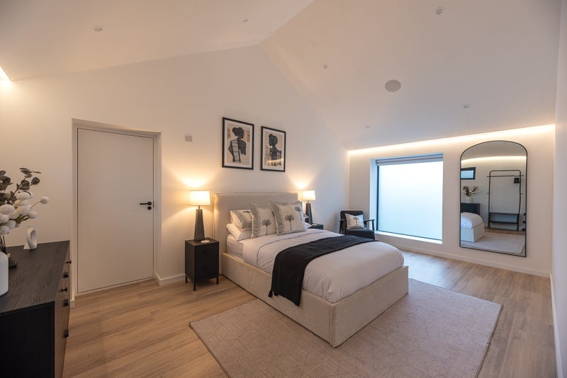 Room Beulah Walk in Woldingham