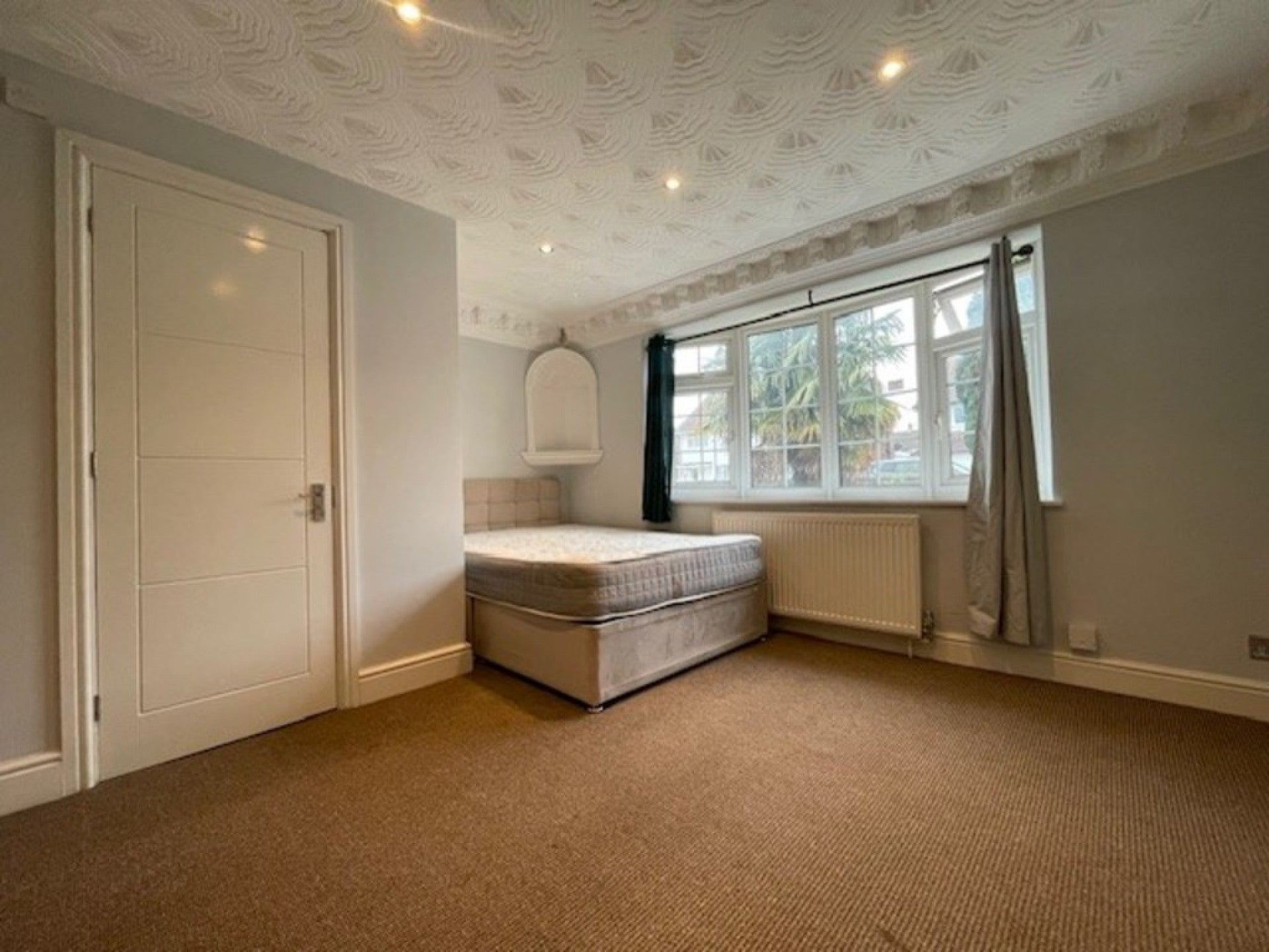 Room Hannibal Road in Borough of Spelthorne