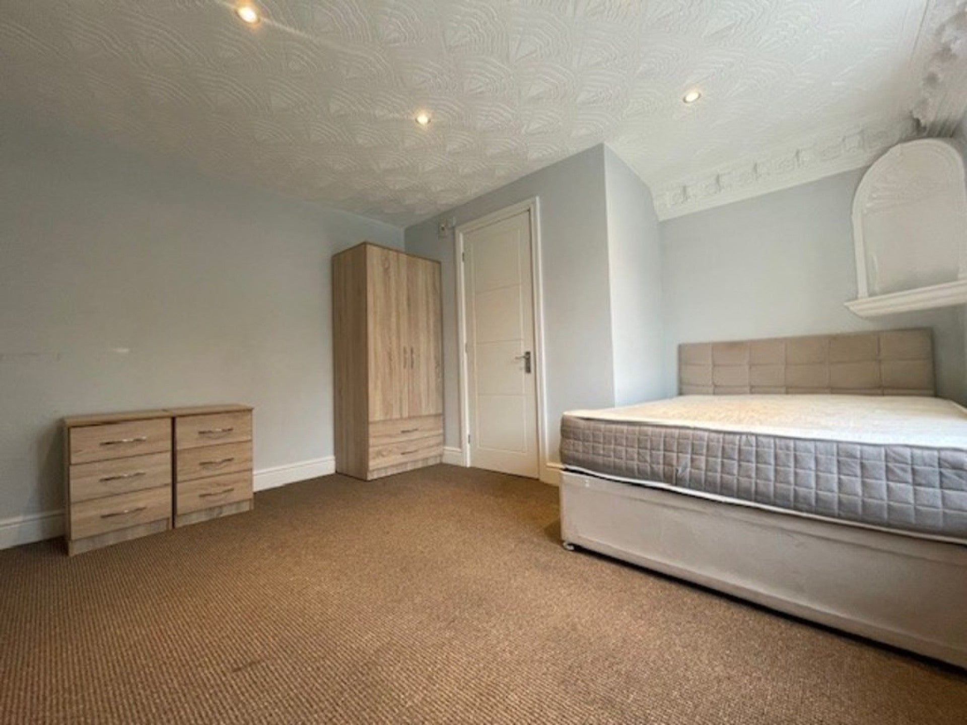 Room Hannibal Road in Borough of Spelthorne