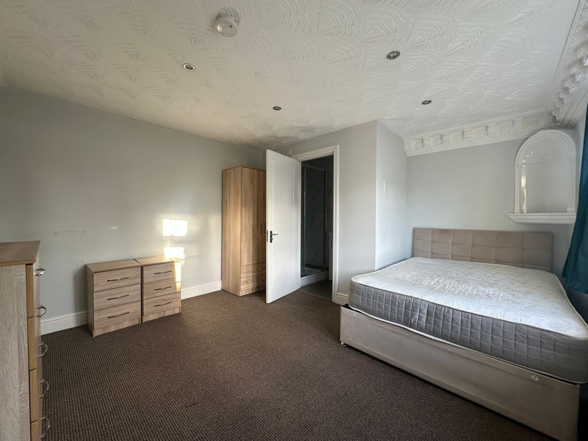 Room Hannibal Road in Borough of Spelthorne
