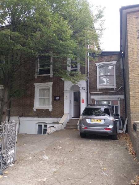 Flat Kew Bridge Road in Greater London