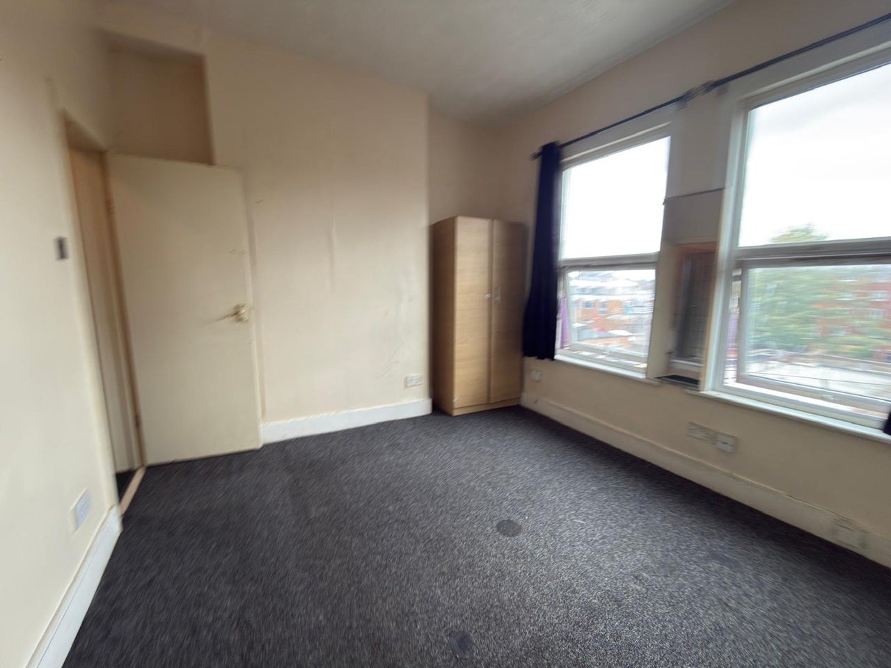Flat Cranbrook Road in Greater London