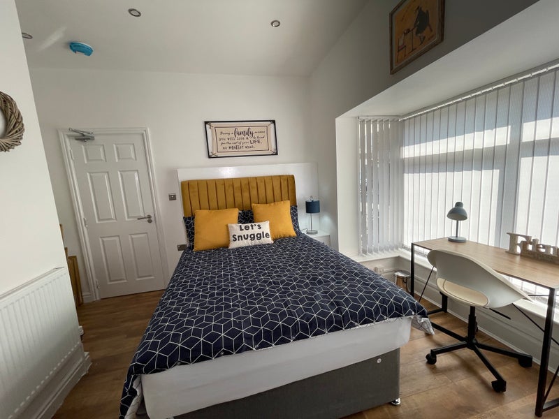 Room Cathedral Road in Liverpool