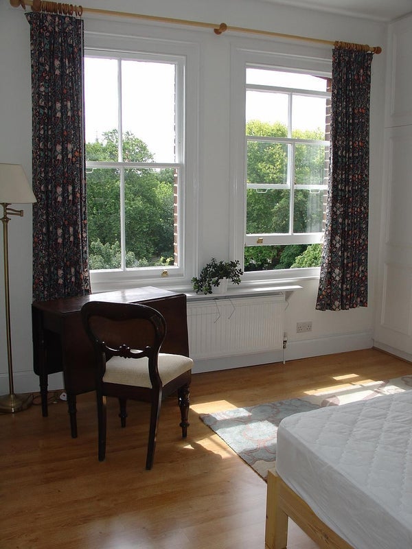 Room Clapton Square in Greater London