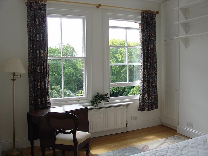 Room Clapton Square in Greater London