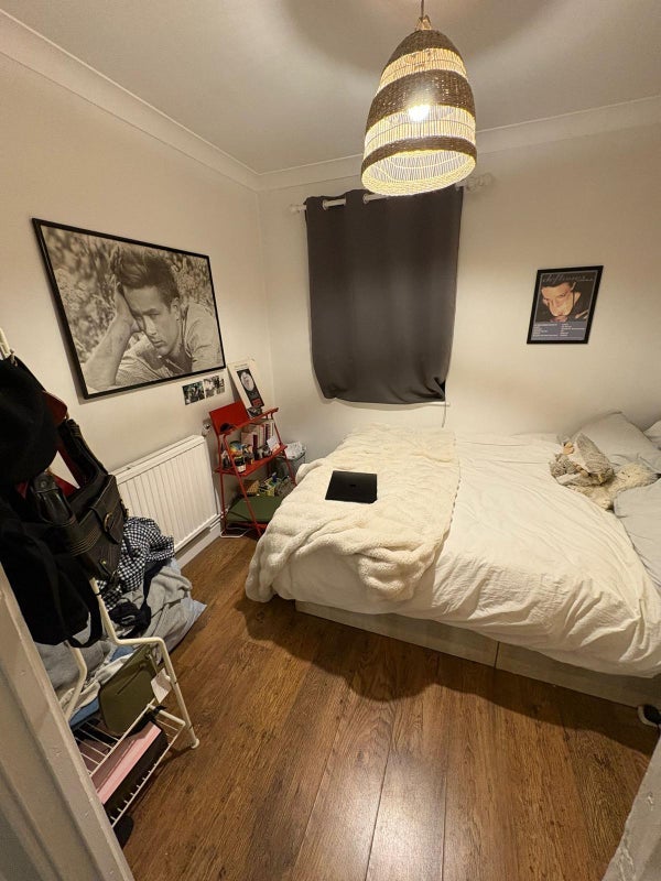 Room Caldecott Way in Greater London