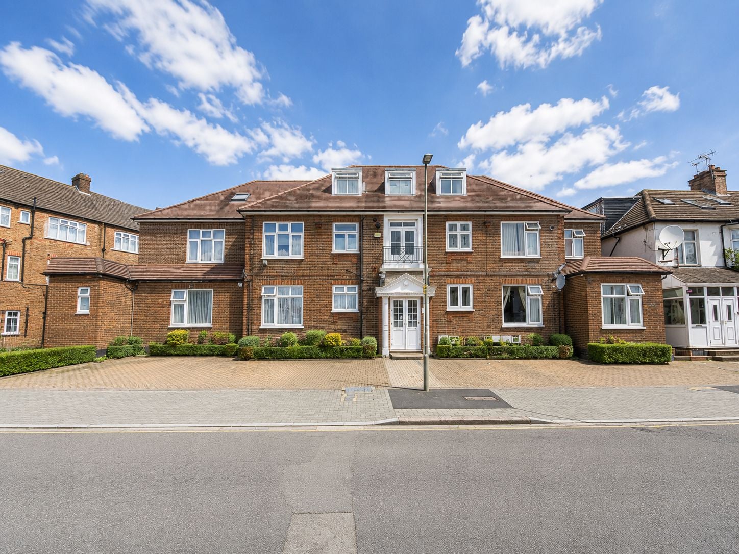 Flat Grove Road in Greater London