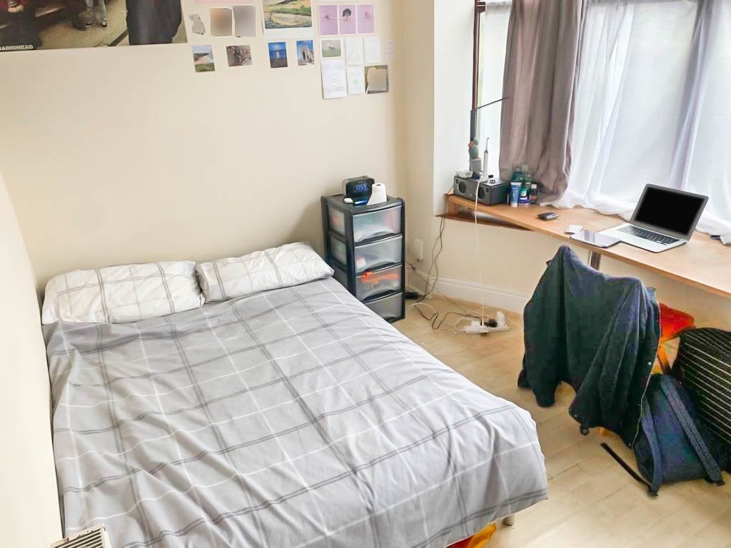 Room Leighbrook Road in Manchester