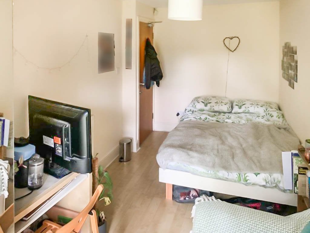 Room Leighbrook Road in Manchester