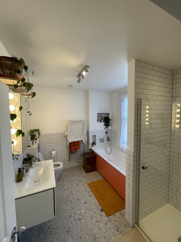 Room Kirkwood Road in Greater London
