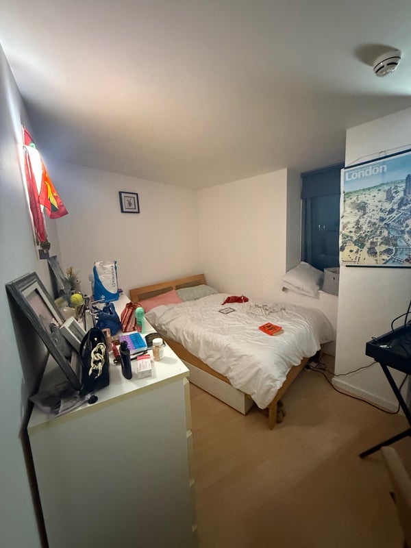 Flat Clapham Road in Greater London