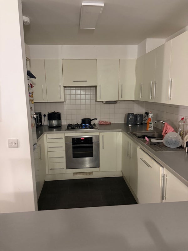 Flat Clapham Road in Greater London