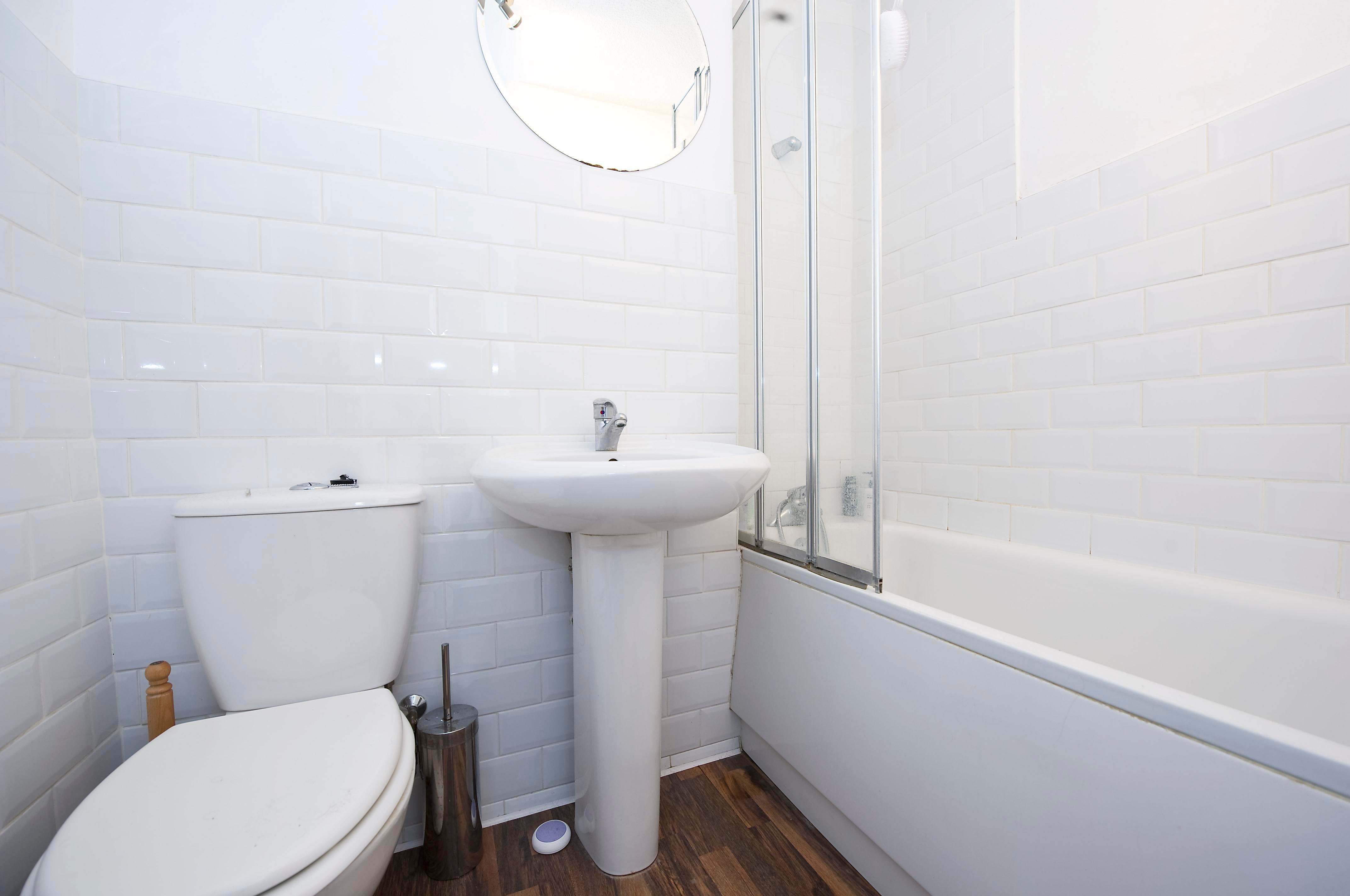 Flat Chesterton Road in Greater London
