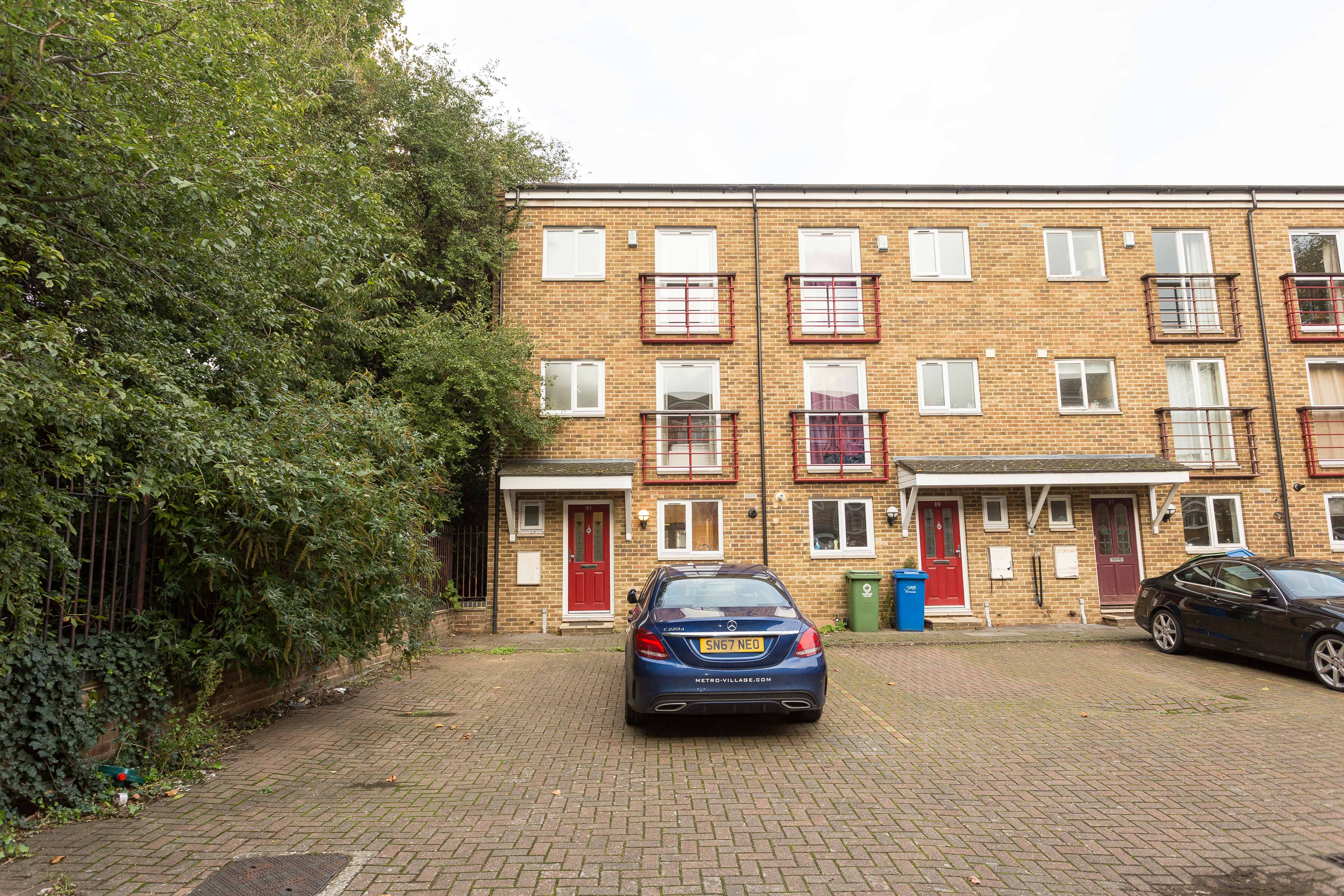 House Plough Way in Greater London