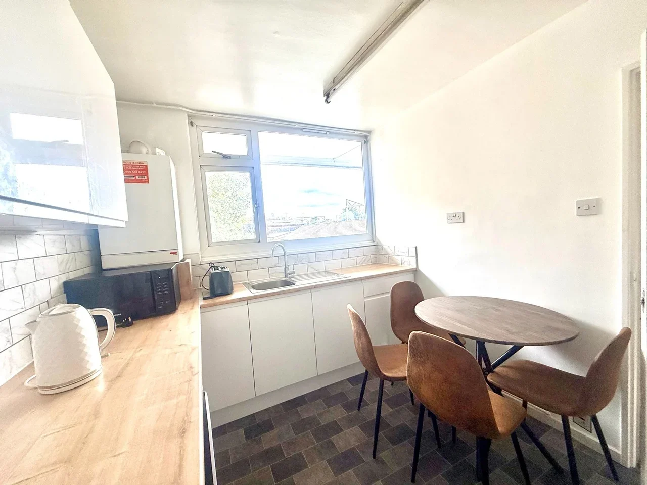 Flat Bancroft Road in Greater London