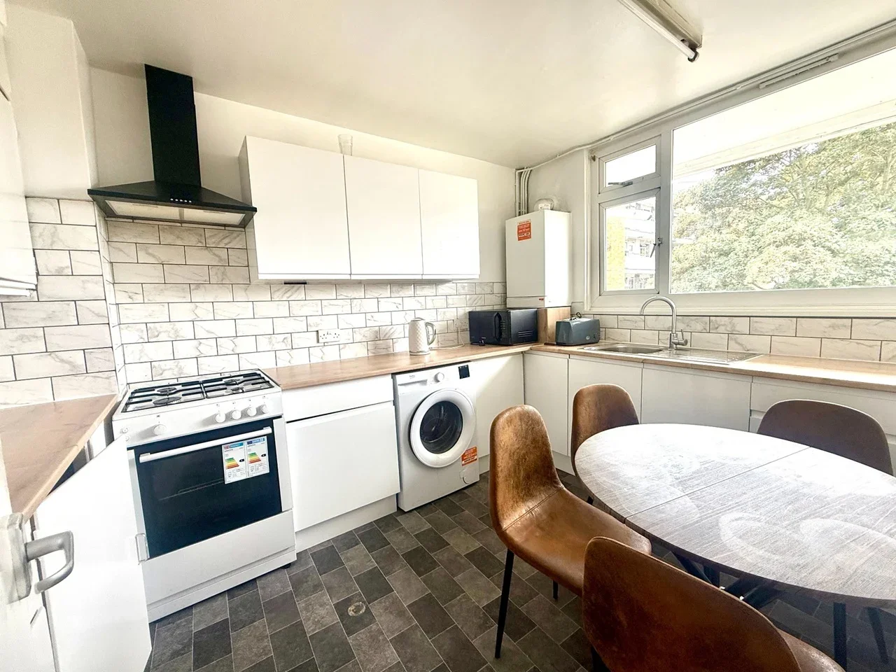 Flat Bancroft Road in Greater London