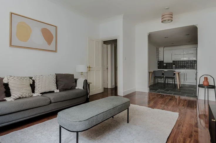 Flat Plumbers Row in Greater London