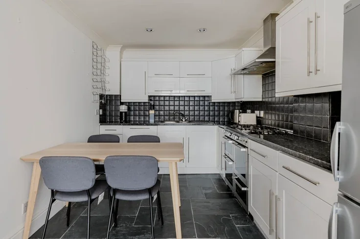 Flat Plumbers Row in Greater London