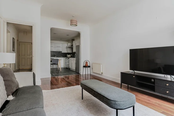Flat Plumbers Row in Greater London