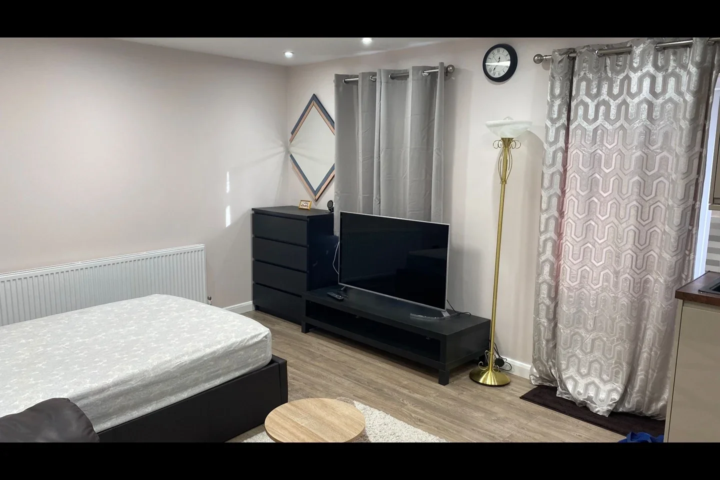 Flat Raleigh Avenue in Greater London