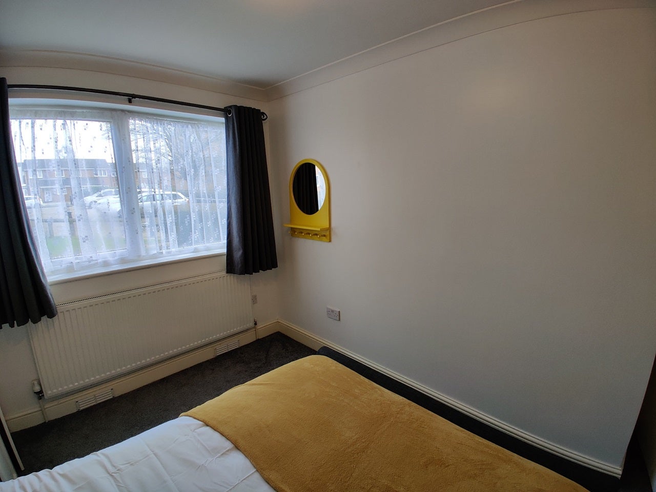 Flat Evergreen Way in Greater London