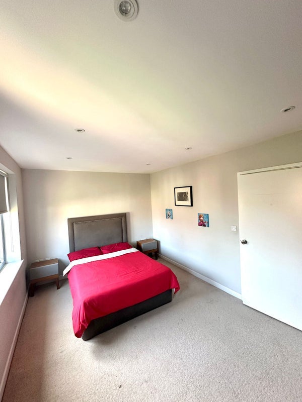 Room Hamlyn Gardens in Greater London
