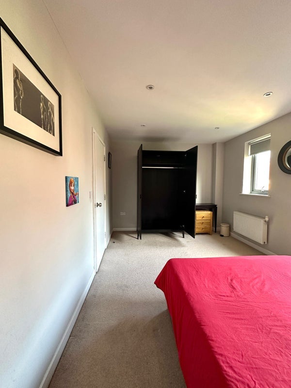 Room Hamlyn Gardens in Greater London