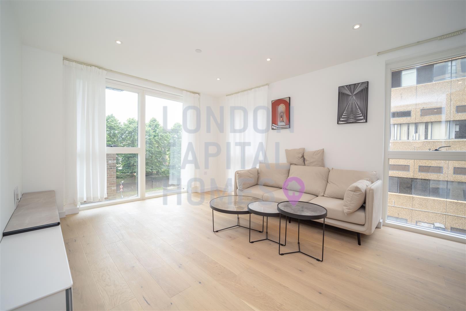 Flat Gordon Road in Greater London