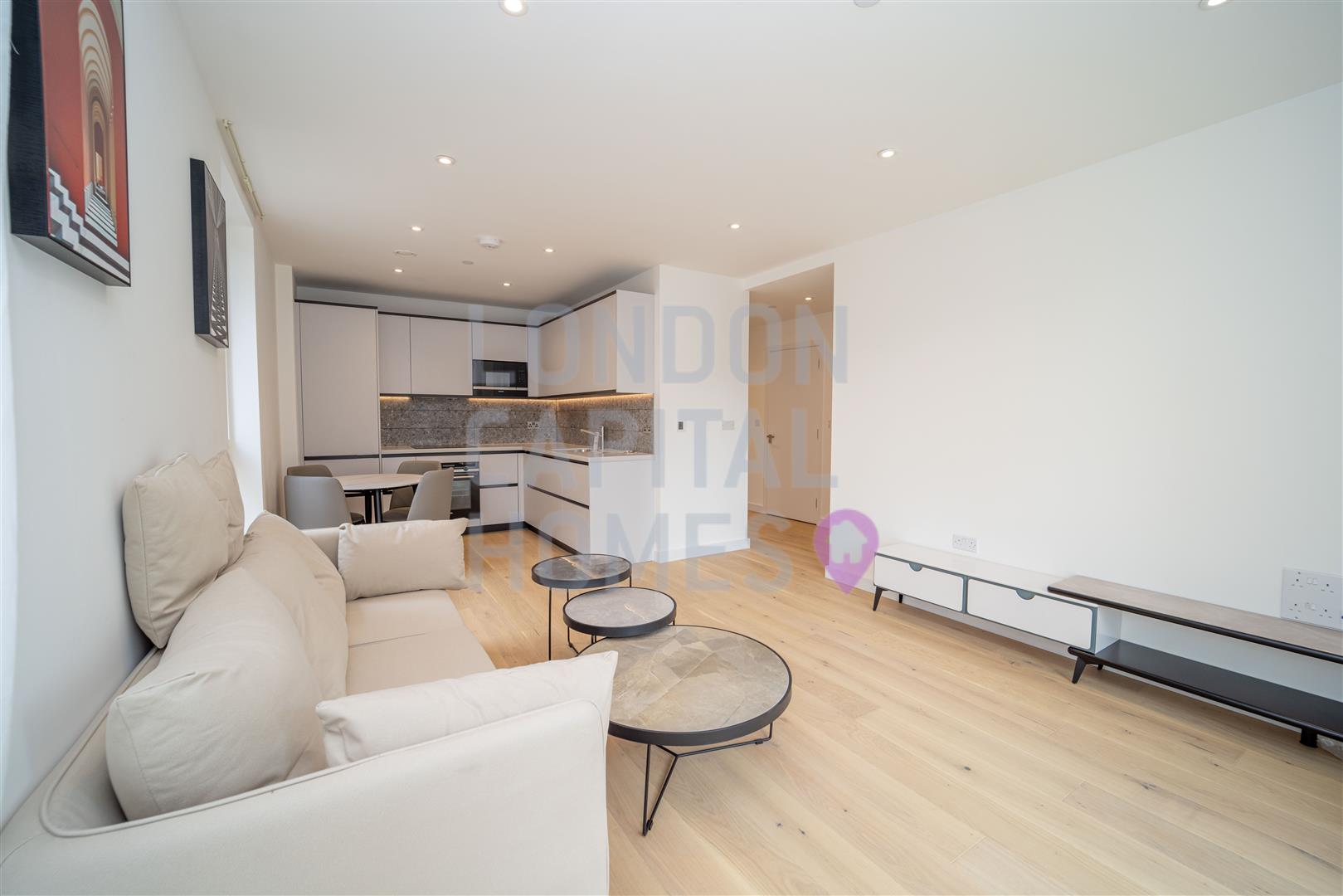 Flat Gordon Road in Greater London