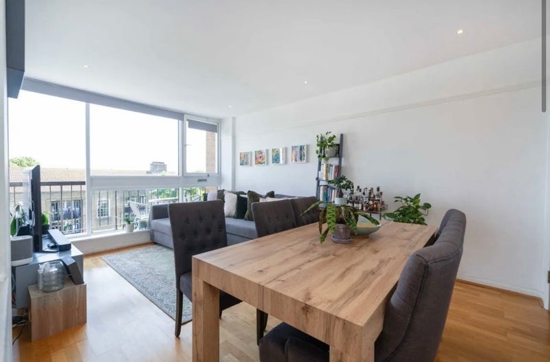 Flat Wimbledon Hill Road in Greater London
