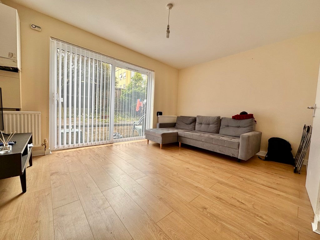 Flat Hampden Road in Greater London