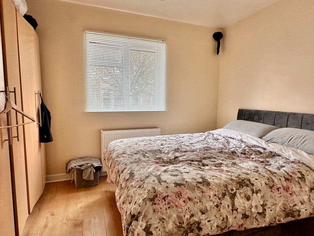 Flat Hampden Road in Greater London