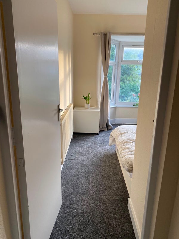 Room Donald Road in Greater London