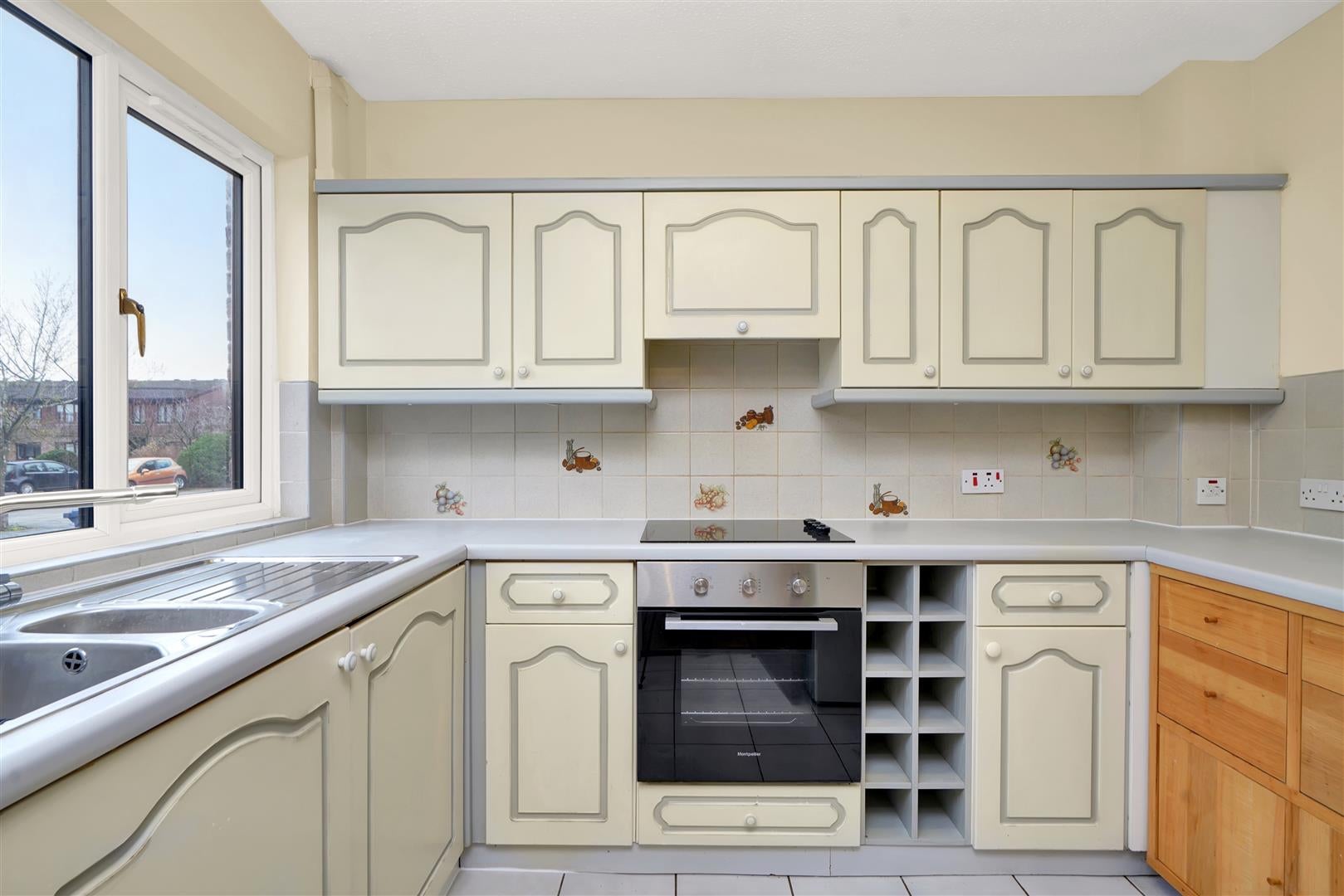 House Littlewood Close in Greater London