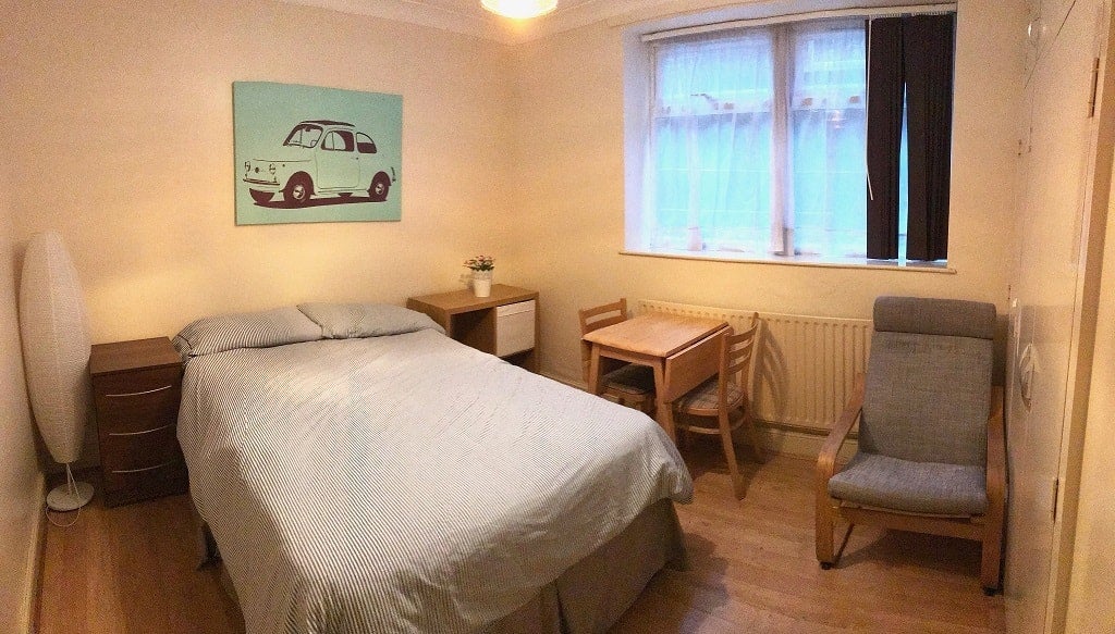 Room Mapesbury Road in Greater London