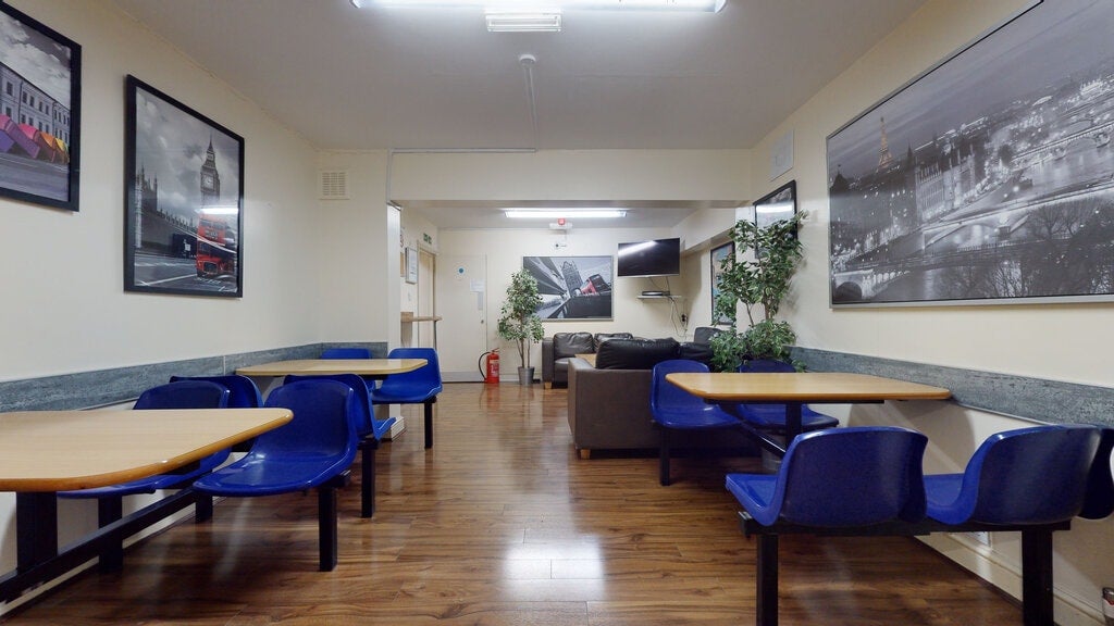 Room Mapesbury Road in Greater London