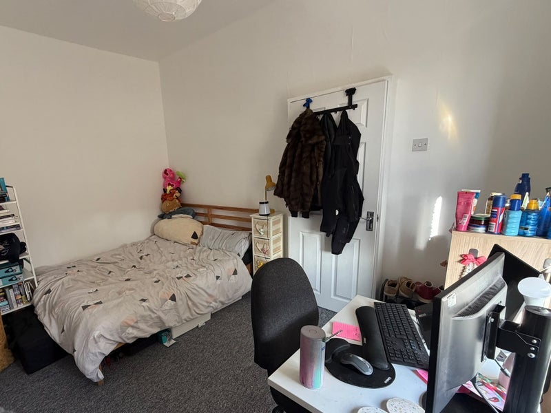 Room Stanmore Road in Greater London