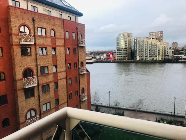 Flat William Morris Way in Greater London
