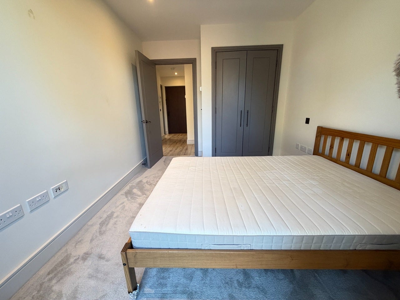 Flat Upton Road in Slough