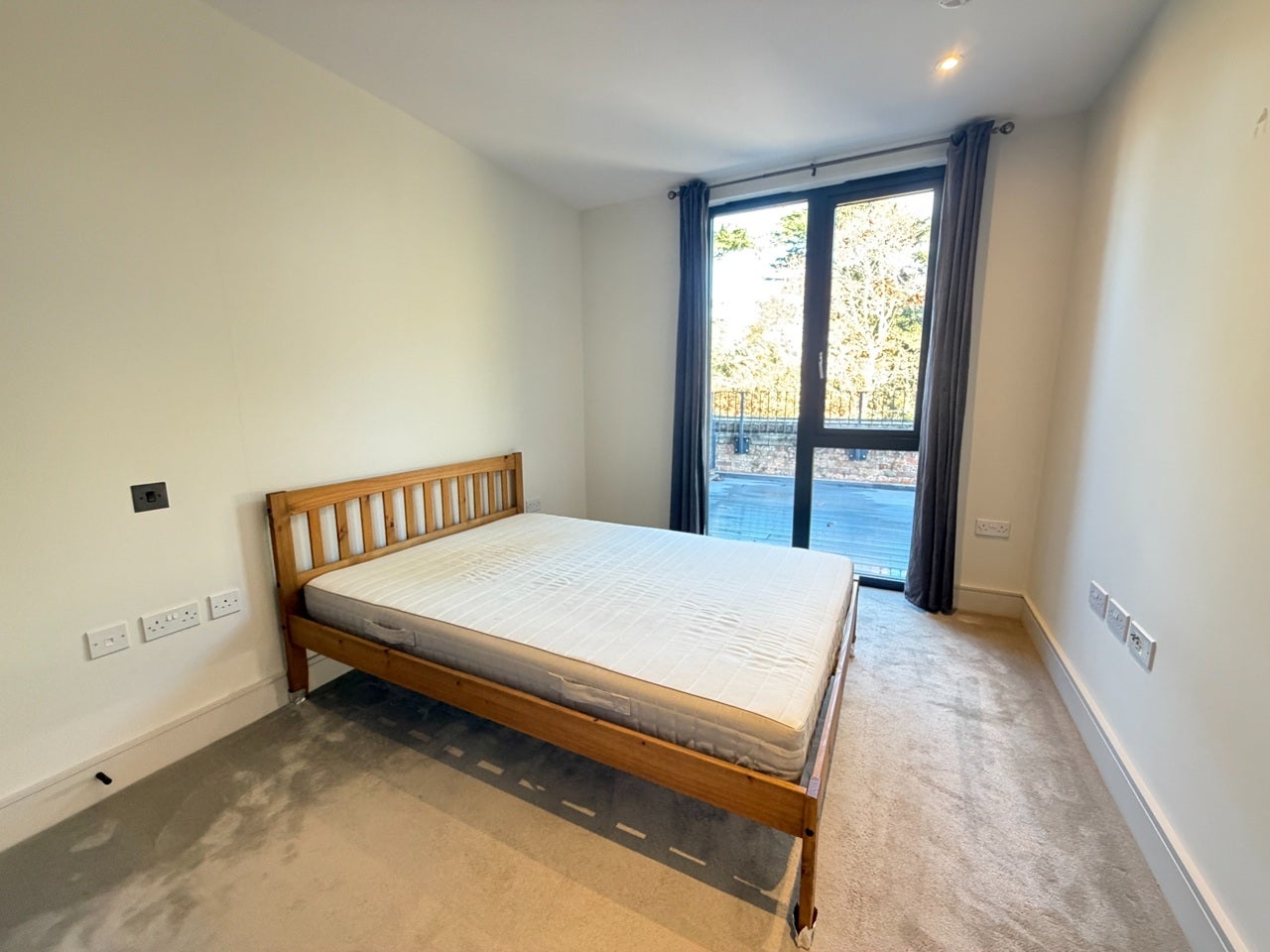 Flat Upton Road in Slough