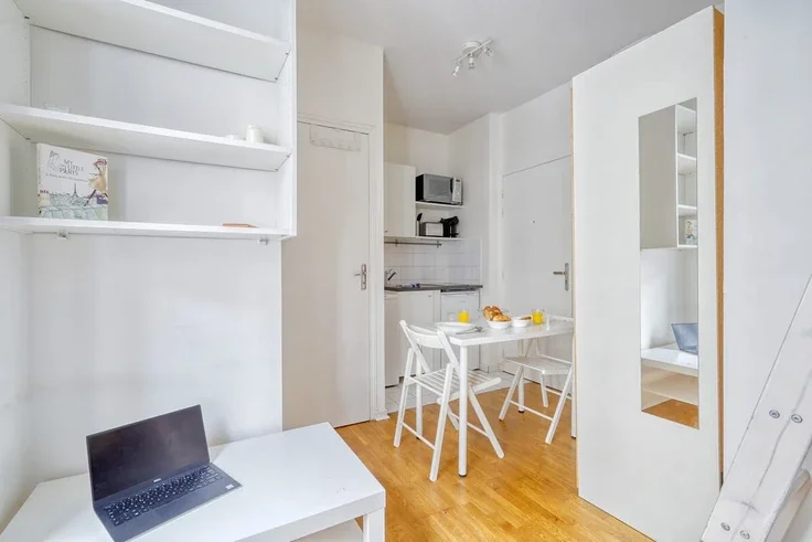 Flat Rue des Moines in Paris